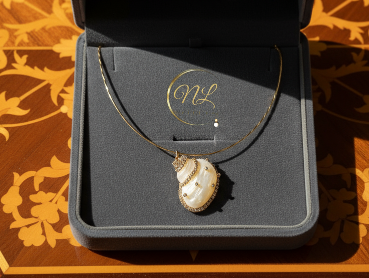 Pendentif en nacre incrusté de strass avec tour du cou semi rigide assorti NACRELUNE pendentif