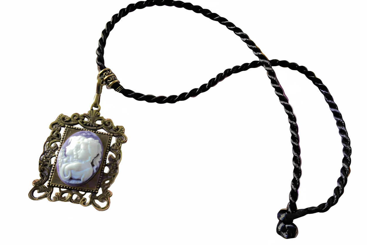 Pendentif camée en résine représentant 2 jeunes filles, choisissez votre couleur nacrelune.com pendentif