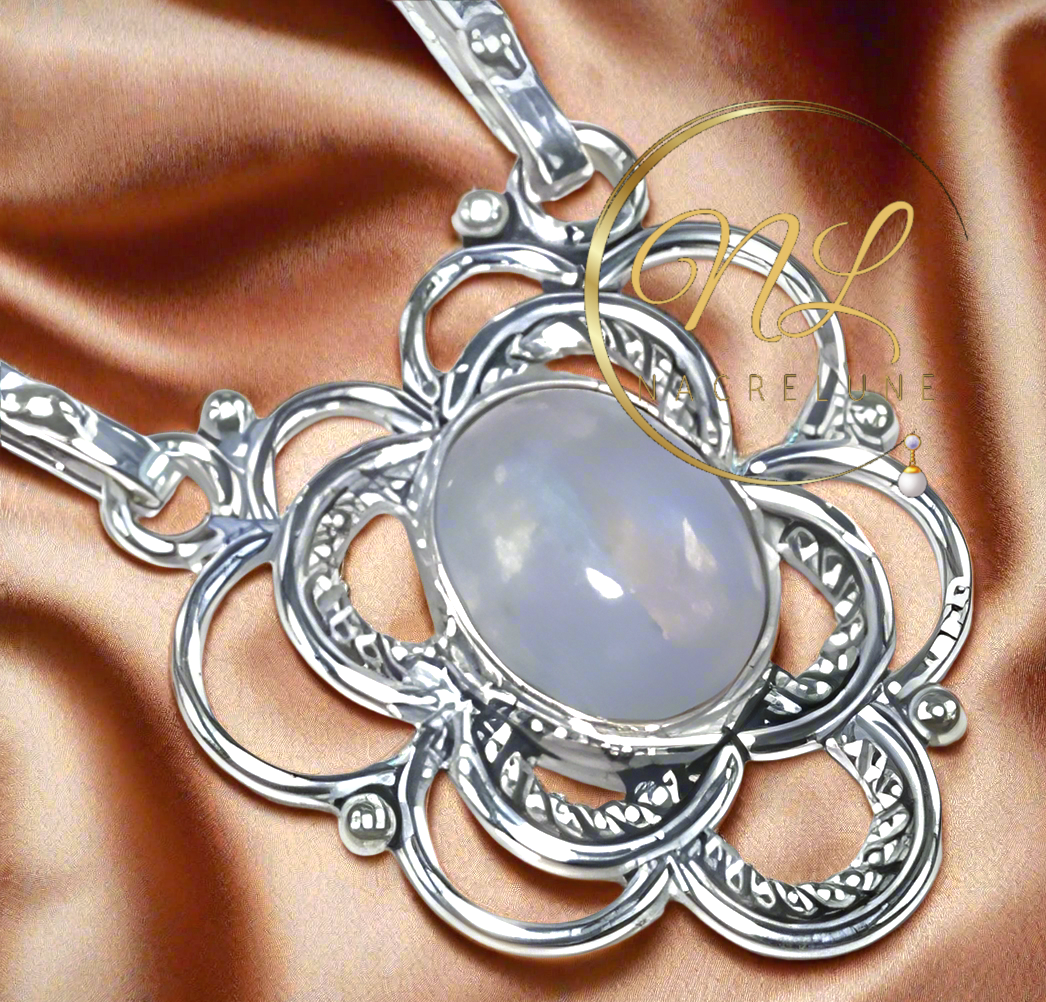 Collier en argent avec pierres de lune