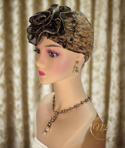 Parure dorée avec grandes perles fantaisie et strass