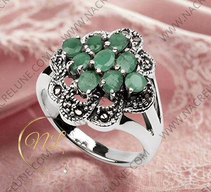 Bague en argent véritable et marcassites avec émeraudes vraies