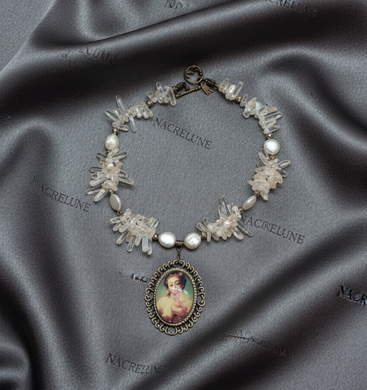 Collier cristal de roche avec camée