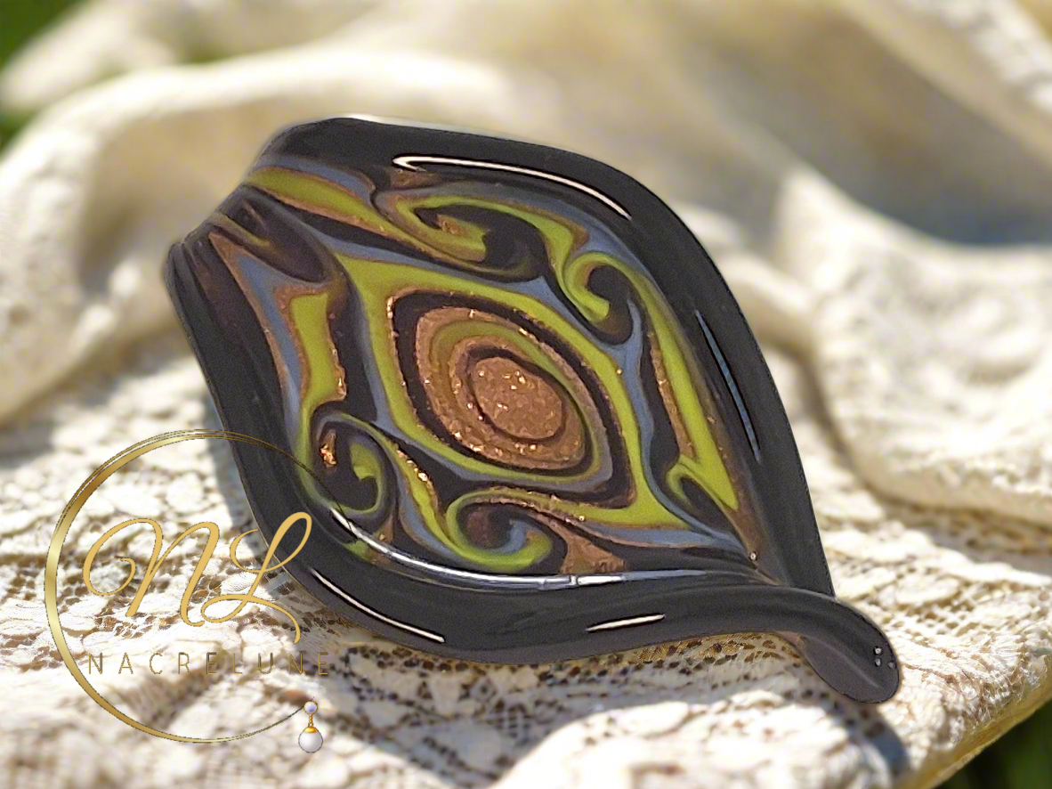 Pendentif en verre artistique en forme de feuille Noir nacrelune.com pendentif