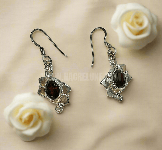 Boucles d’oreille en argent avec grenats