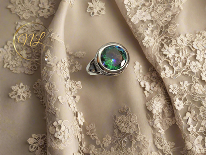 Bague en argent avec topaze taillée traitée mystique