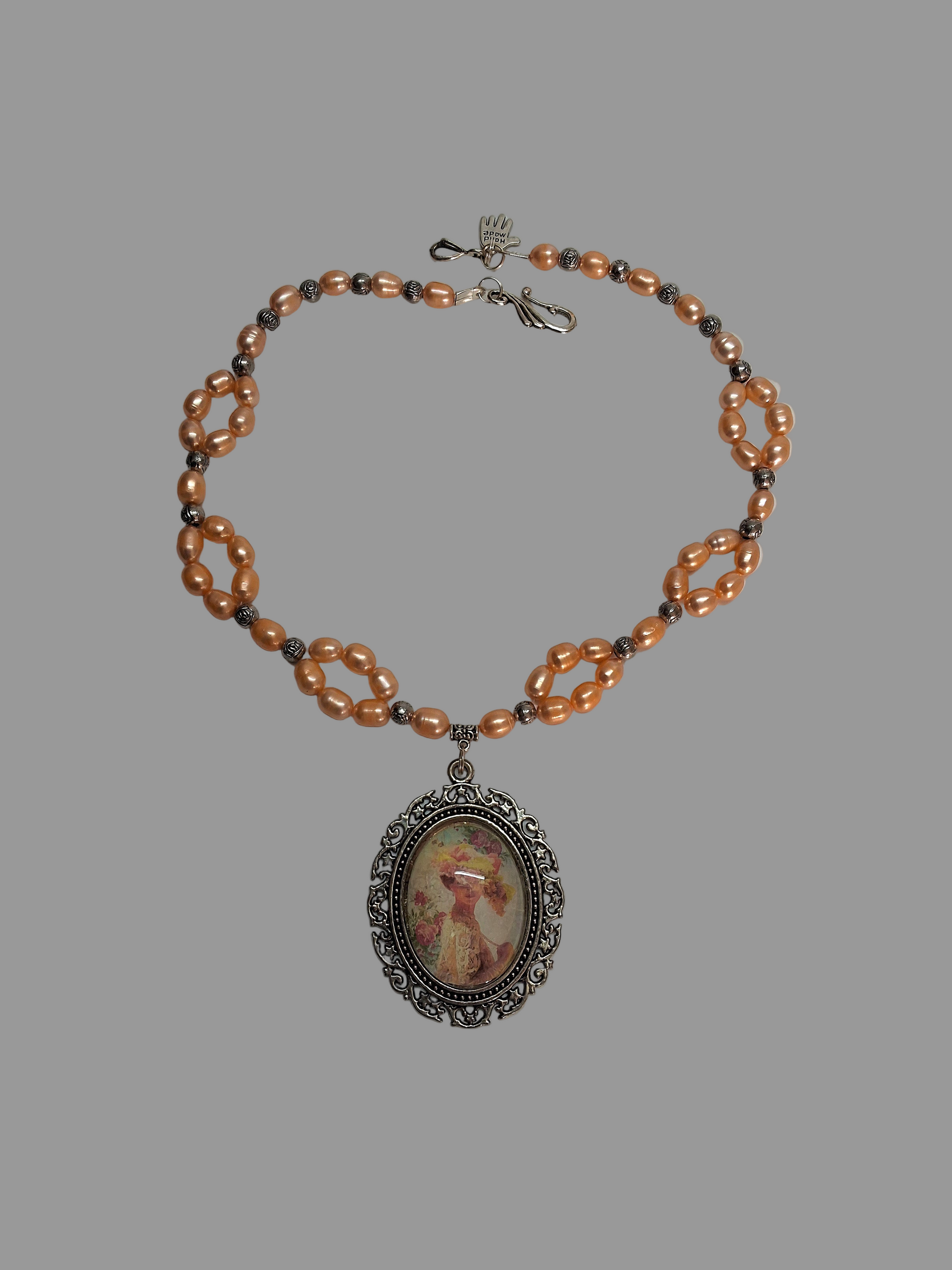 Collier en perles de culture oranges avec camée victorien NACRELUNE collier