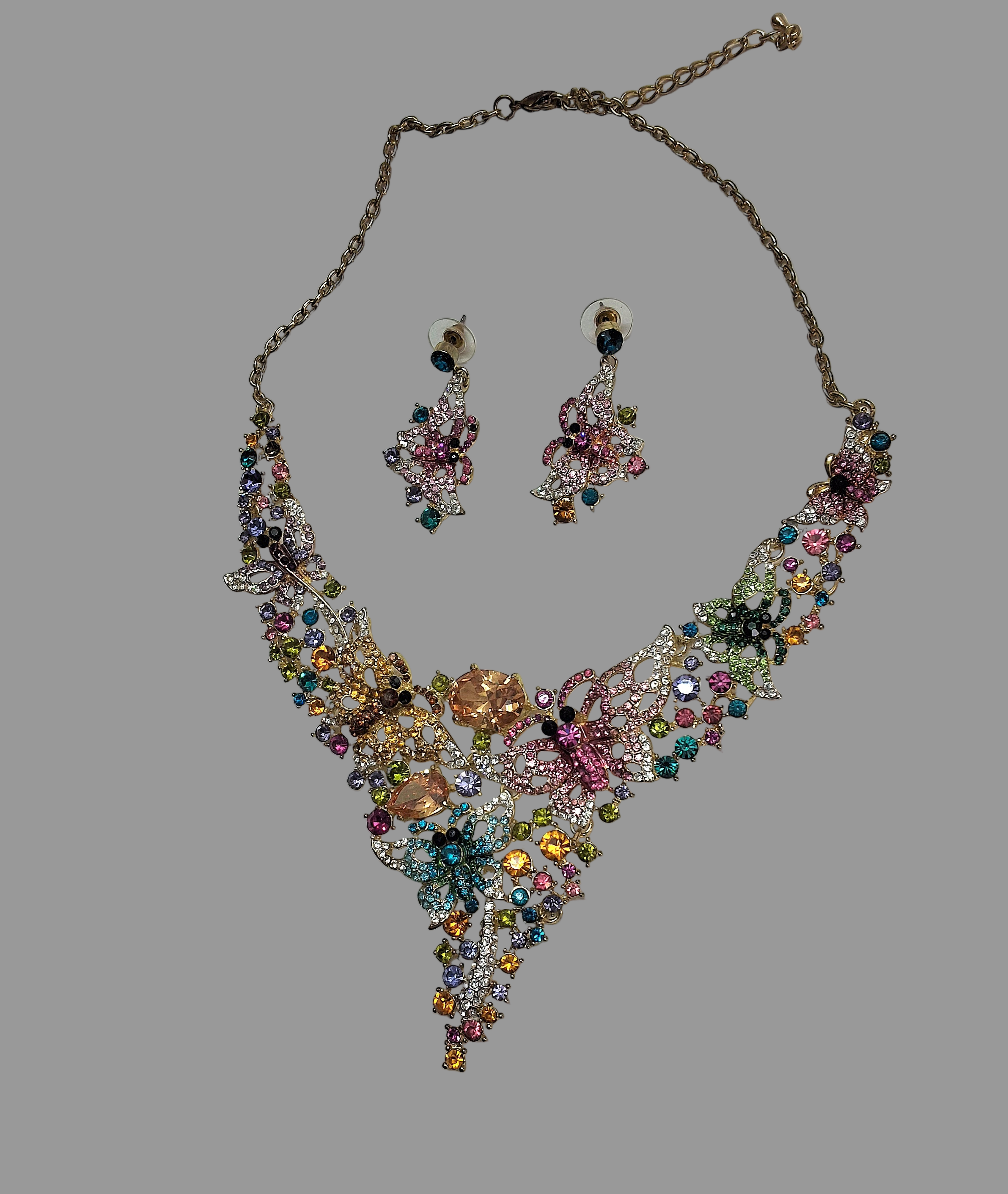 Parure en strass multicolores, fleurs et papillons nacrelune.com parure