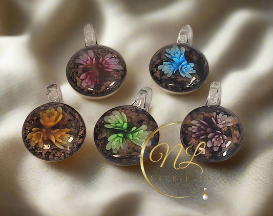 Pendentif en verre fleuri