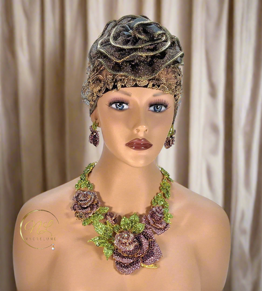 Grande parure en strass représentant des roses mauves