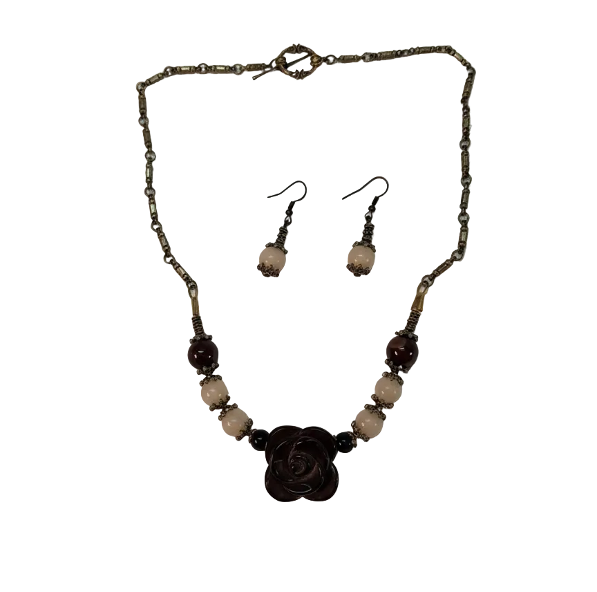 Parure en perles d'agates avec fleur en agate sculptée nacrelune.com parure