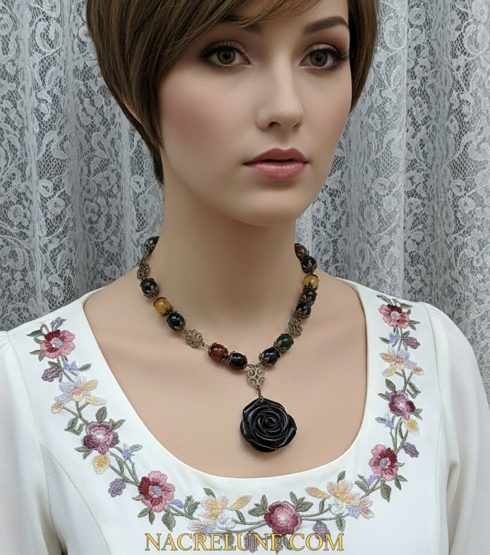 Parure en perles d'agates multicolores et rose sculptée en onyx NACRELUNE parure