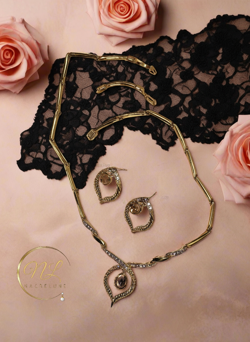 Parure stylisée en strass roses nacrelune.com parure