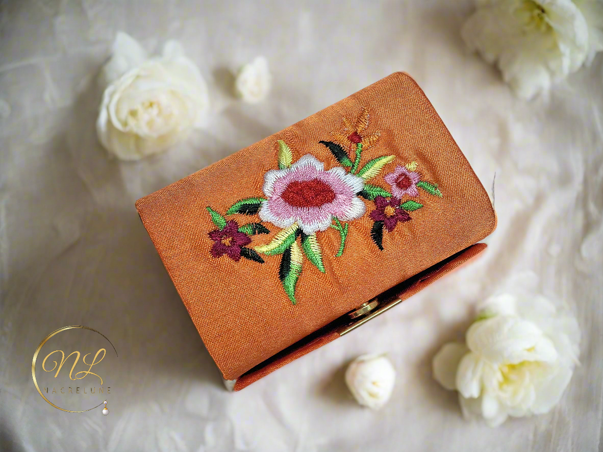 Grande boîte maquillage avec miroir : couleurs variées