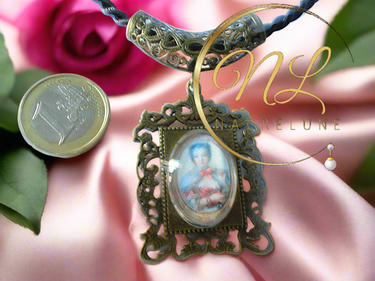 Petit pendentif camée style Versailles