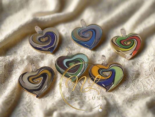 Pendentif coeur en verre multicolore