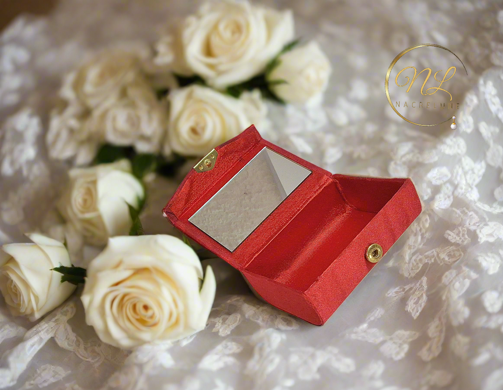 Grande boîte maquillage avec miroir : couleurs variées nacrelune.com accessoires