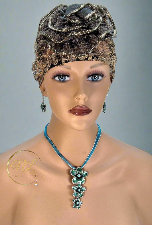 Pendentif en émail et strass en forme de fleurs avec boucles assorties