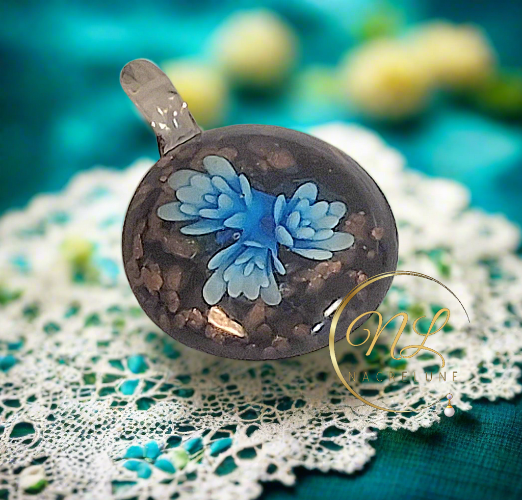 Pendentif en verre fleuri Bleu nacrelune.com pendentif