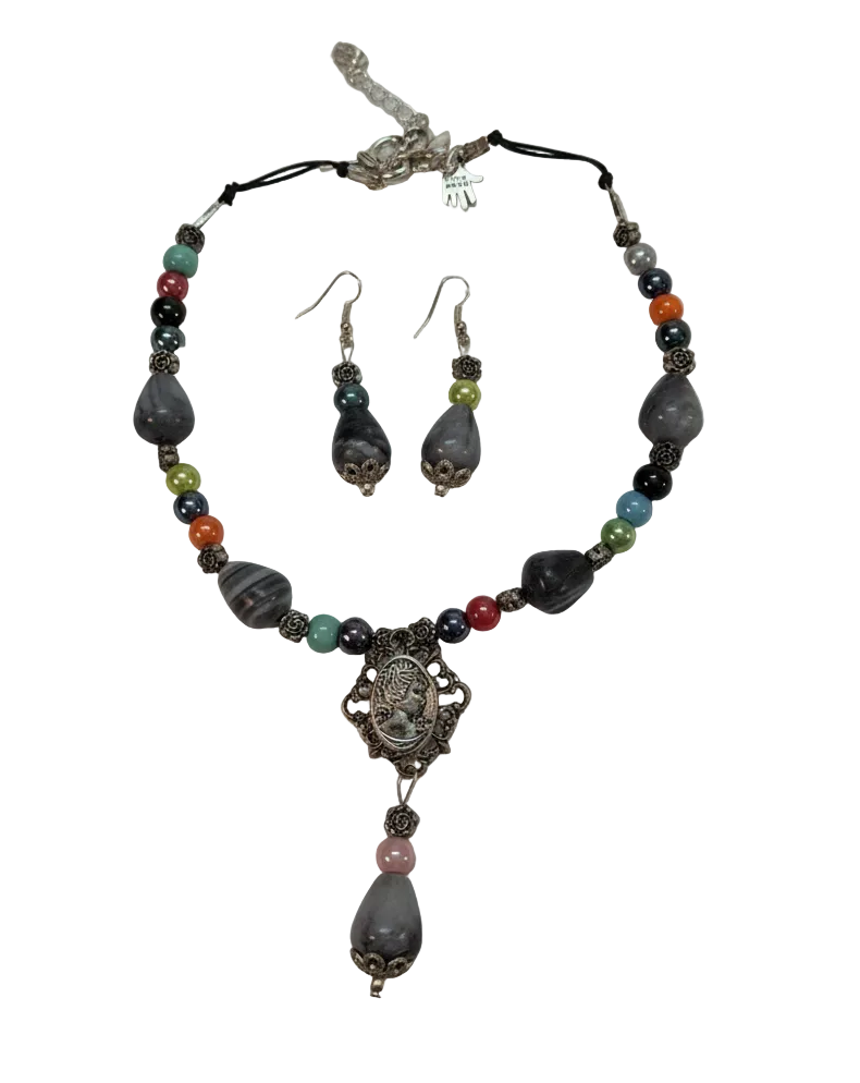 Parure en perles d’agate grise et porcelaine colorées nacrelune.com parure