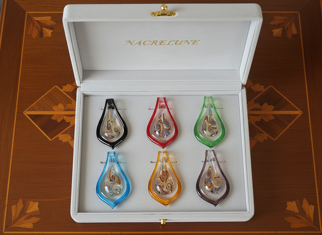 Pendentif en verre multicolore nacrelune.com pendentif