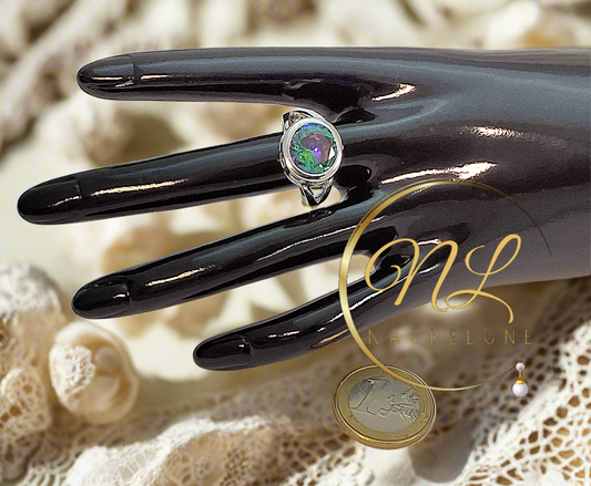 Bague en argent avec topaze taillée traitée mystique