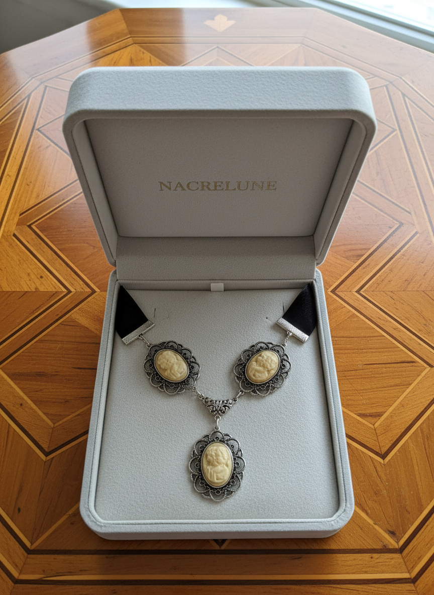 Collier avec ruban de satin et 3 camées représentant des jeunes filles, choisissez votre couleur Jaune nacrelune.com collier