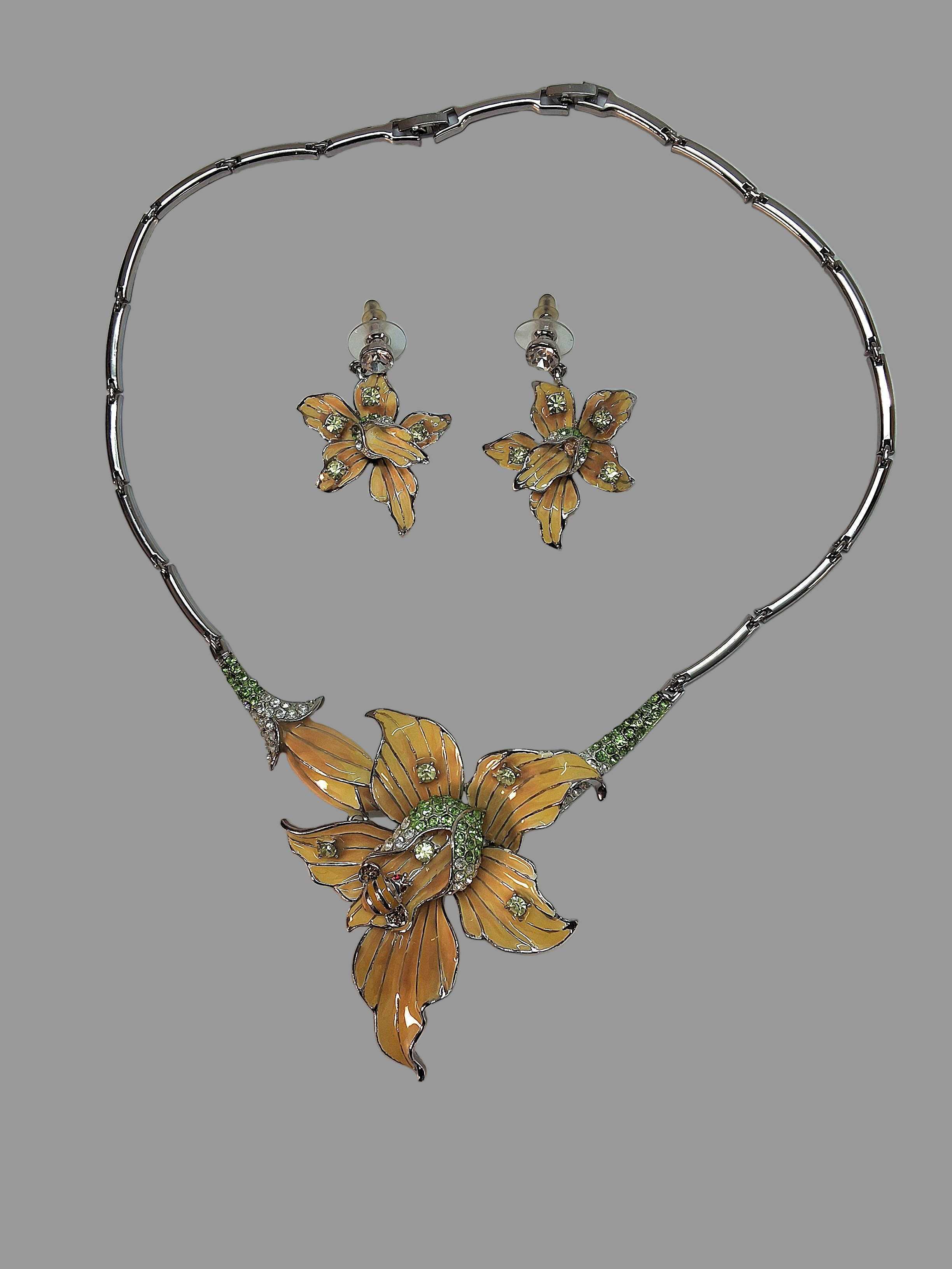 Parure en émail et strass en forme d’orchidée nacrelune.com parure