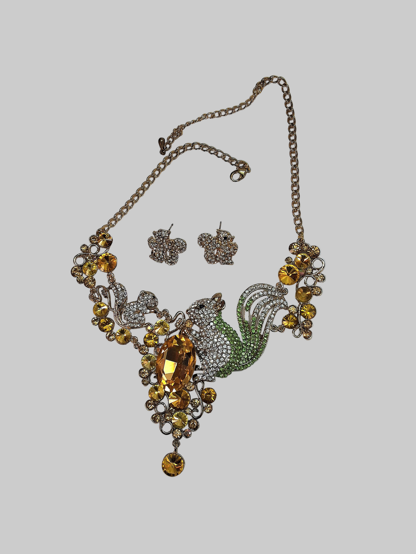 Parure en strass représentant des écureuils NACRELUNE parure