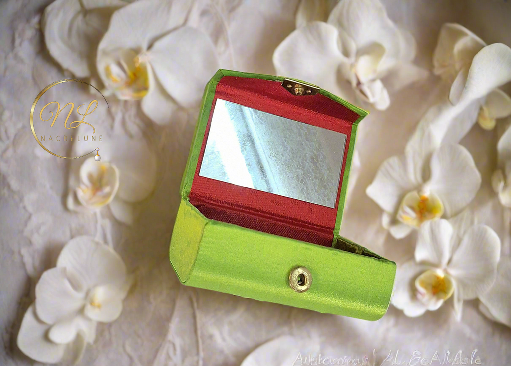Grande boîte maquillage avec miroir : couleurs variées nacrelune.com accessoires