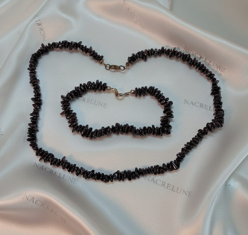 Parure avec collier et bracelet en grenats polis naturels NACRELUNE parure