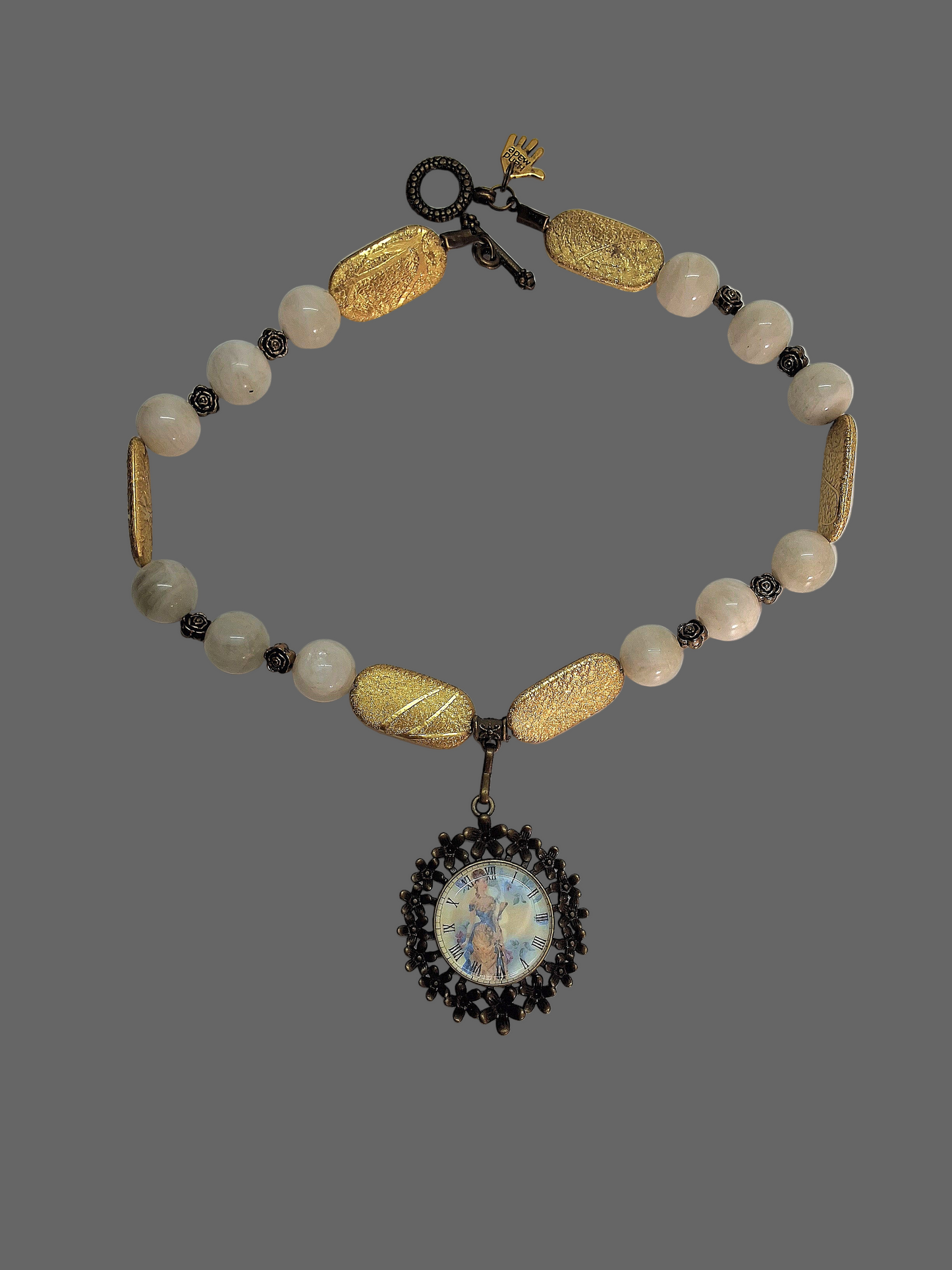 Collier en pierres de lune véritables et camée rond NACRELUNE collier