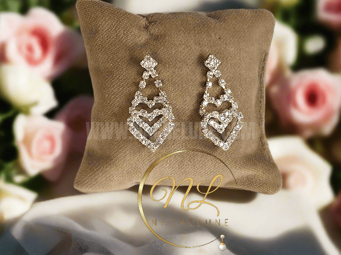longues boucles en strass