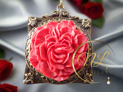Pendentif cadre avec fleur, rouge
