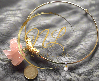 Collier doré fantaisie rigide avec éléphant sculpté en quartz rose