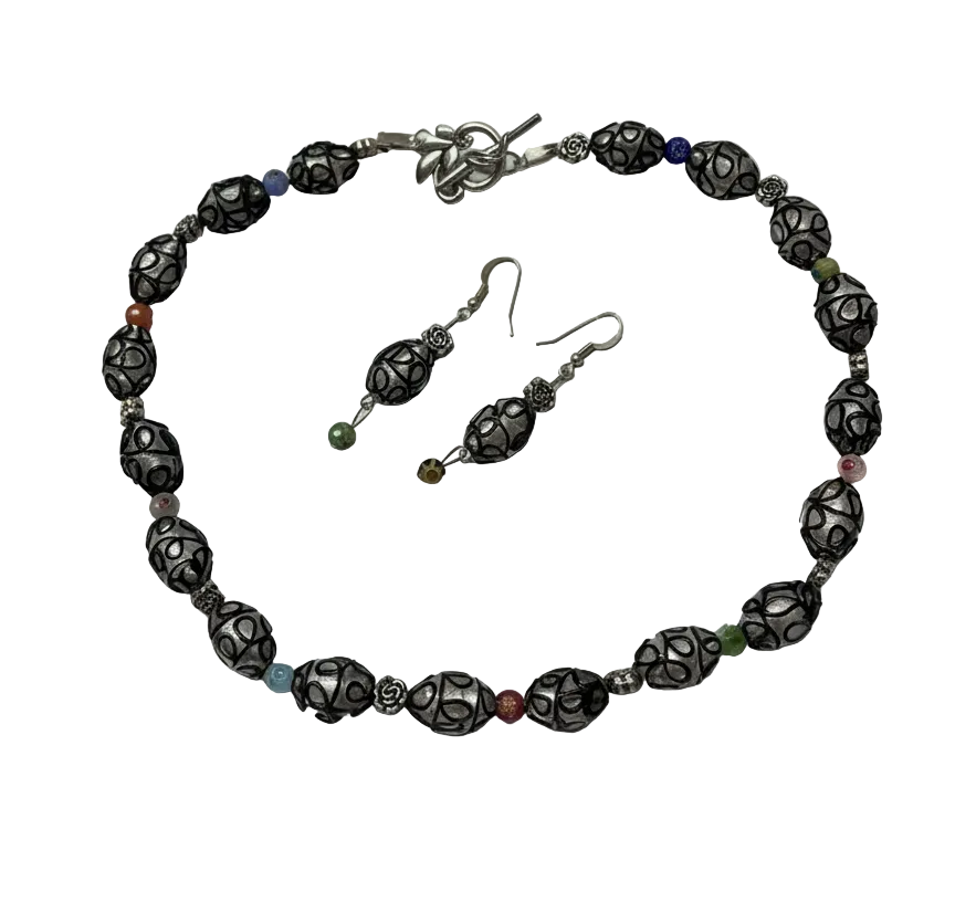 Parure en perles de verre dentelle noire avec millefleurs nacrelune.com parure