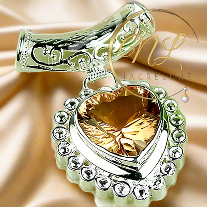 pendentif en argent en forme de coeur avec topaze