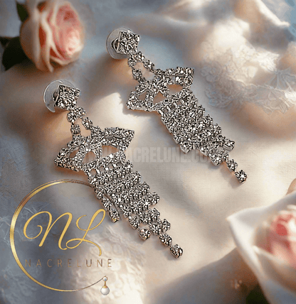 longues boucles en strass