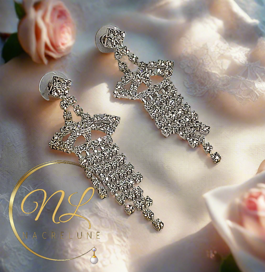 longues boucles en strass