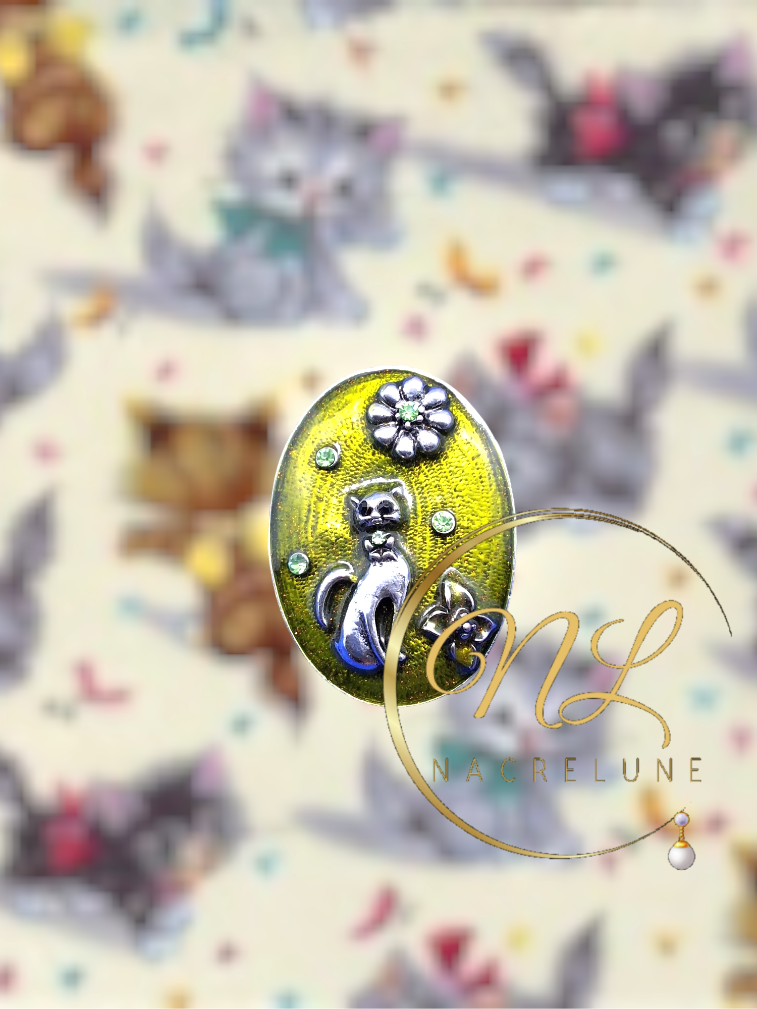 Pendentif en forme de chat, choisissez votre couleur Jaune nacrelune.com collier
