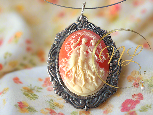Grand pendentif camée orange représentant 3 grâces