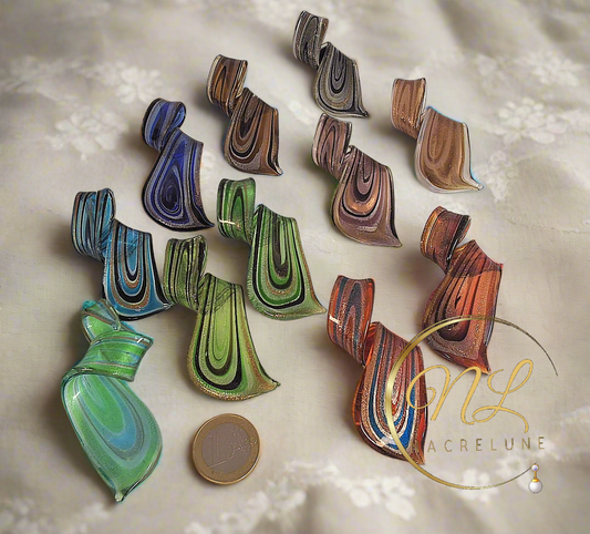 Grand pendentif en verre multicolore