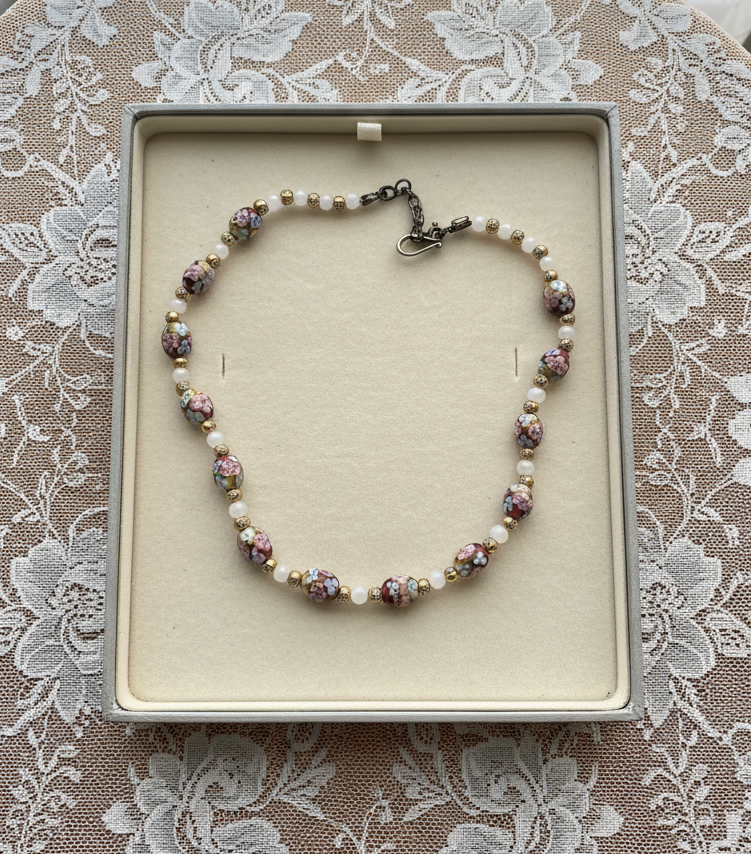 Collier perles de verre fleuries NACRELUNE collier