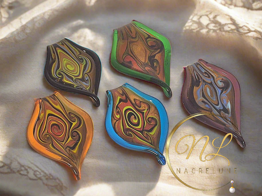 Pendentif en verre artistique en forme de feuille