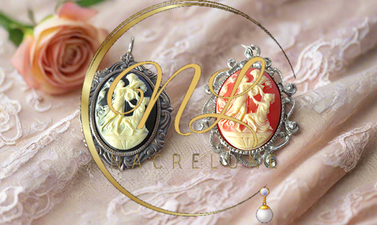 Grand pendentif camée en résine représentant 2 femmes