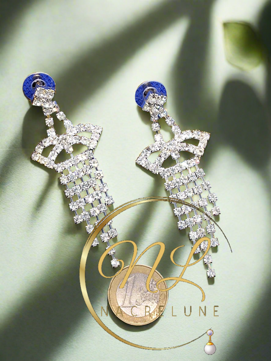 longues boucles en strass
