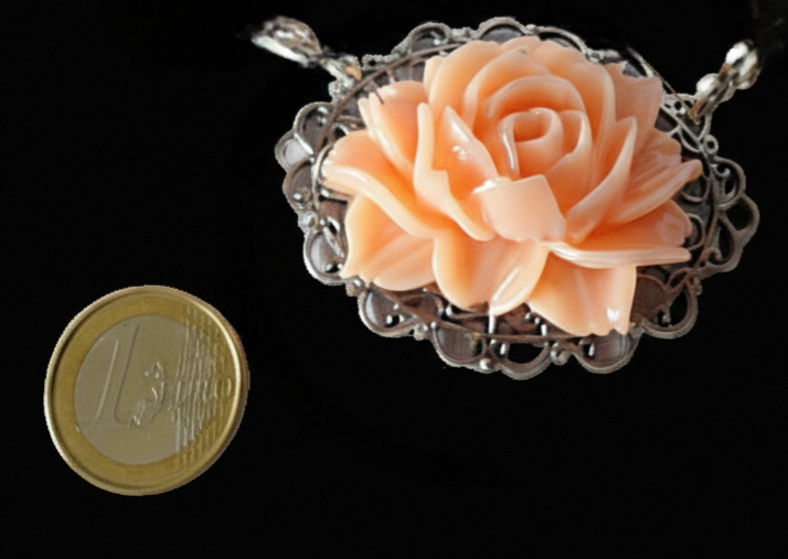 collier avec chats et grande rose imitation corail nacrelune.com collier