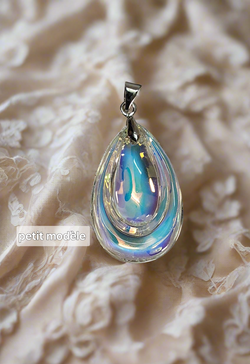 Pendentif en verre coloré