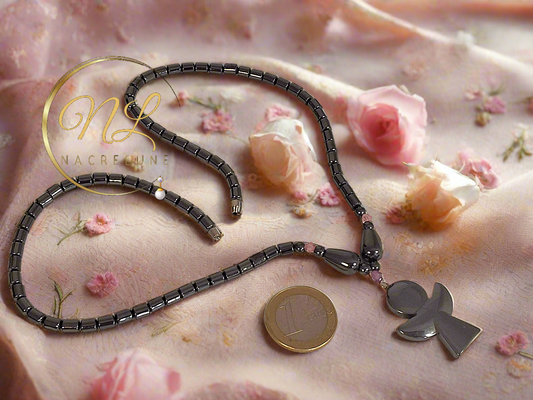 Collier en hématites avec pendentif ange gardien
