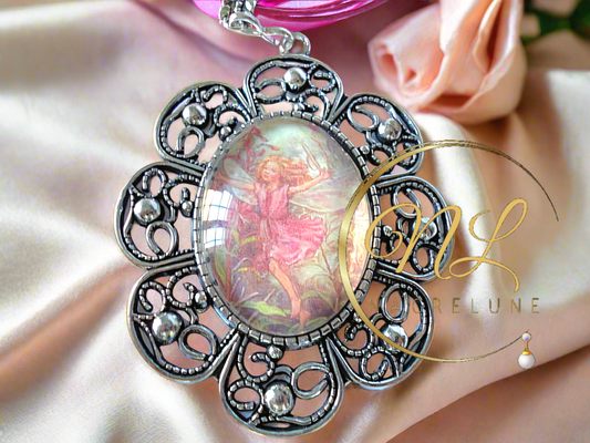 Grand pendentif camée représentant une fée des fleurs