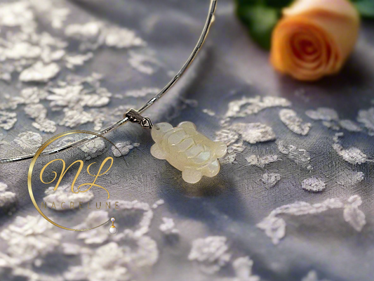 Pendentif en nacre en forme de tortue